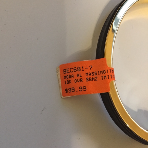 Beautiful 18k Gold over Bronze Bangle Bracelet - Picture 7 of 8